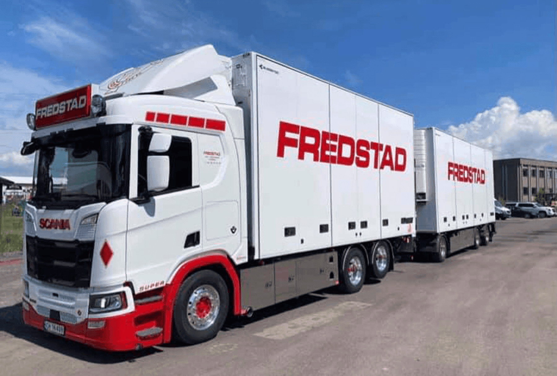 Lastebildekor for Fredstad – komplett foliering levert av Informativ Reklame